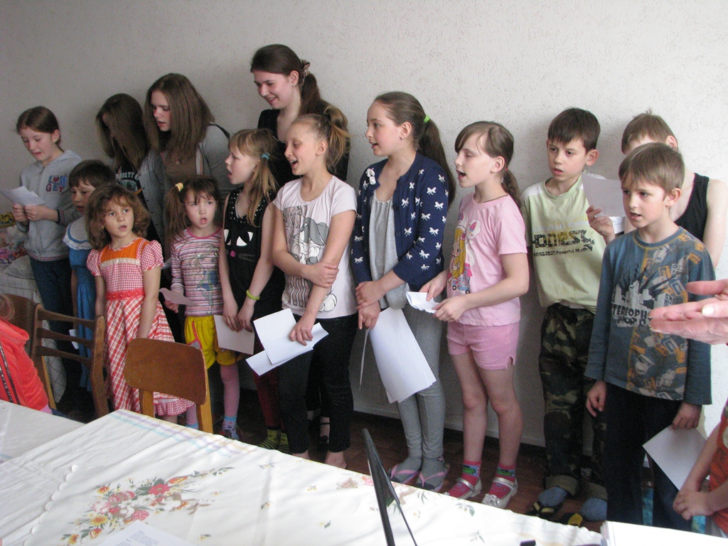 Пасхальные утренники для детей Донбасса