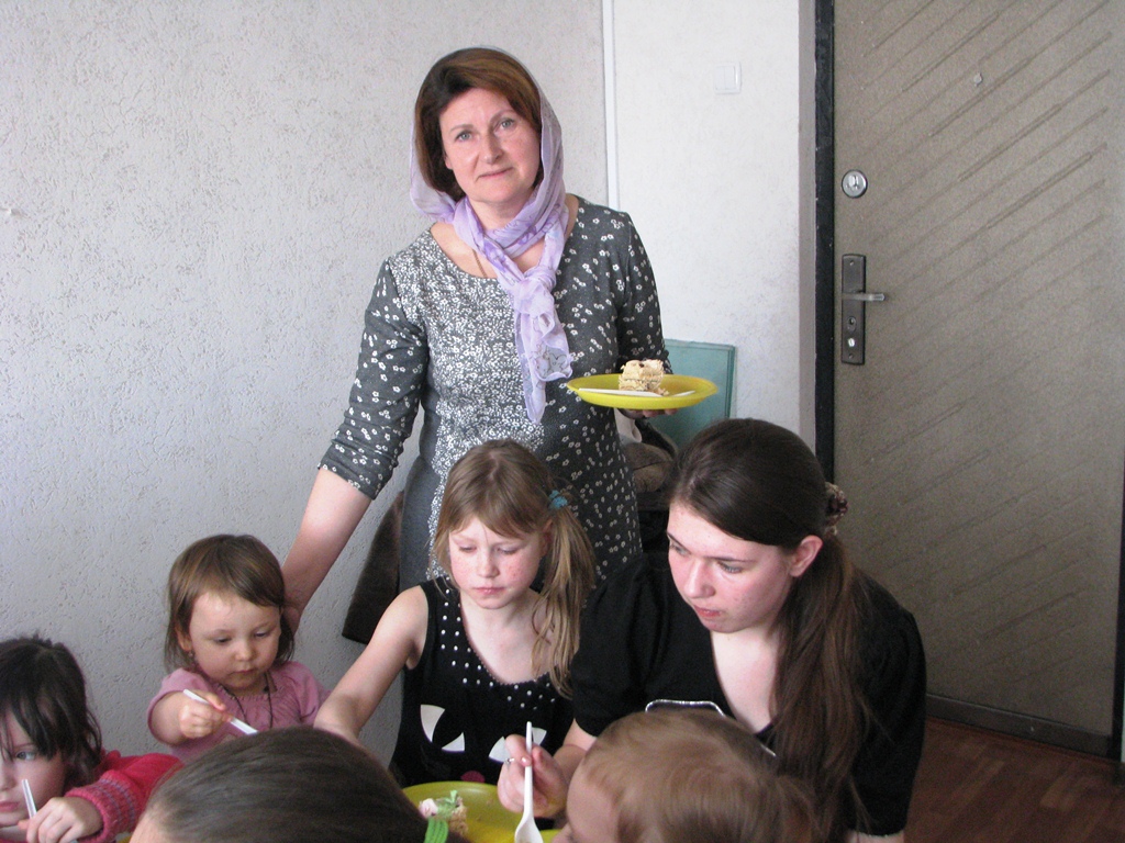 Пасхальные утренники для детей Донбасса