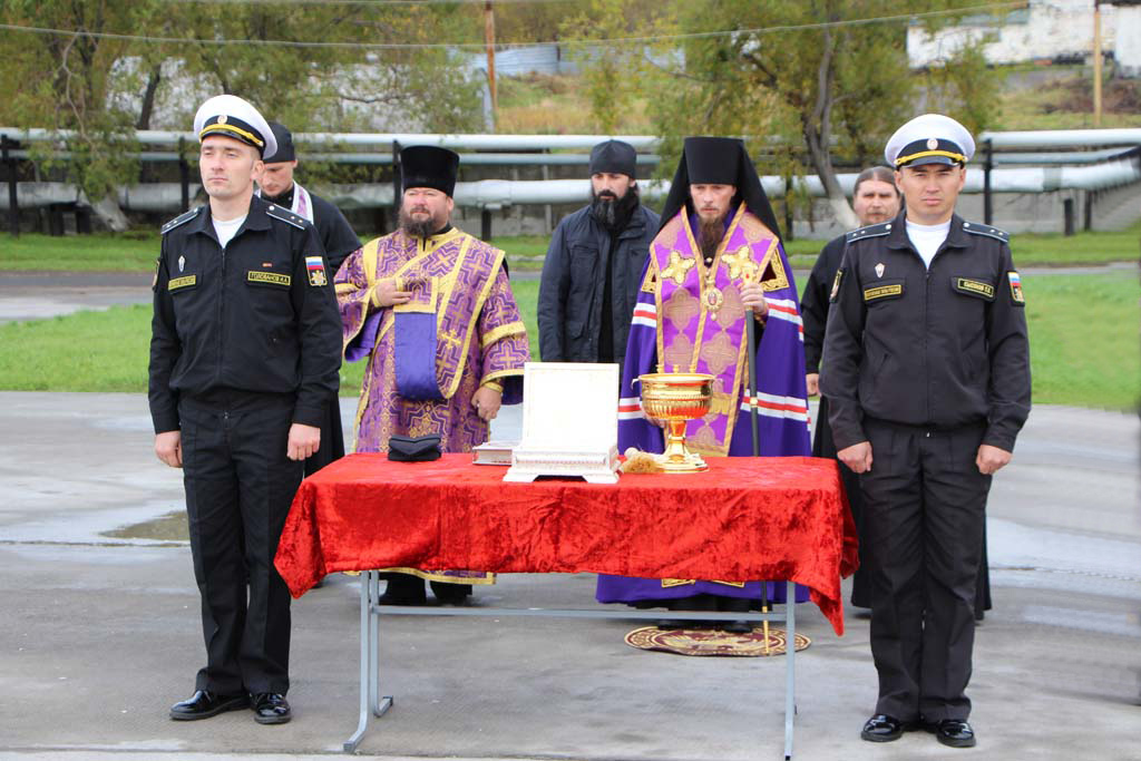 моряки-подводники поклонились мощам двенадцати апостолов на Камчатке